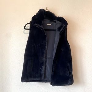Neiman Marcus navy faux fur vest with hood